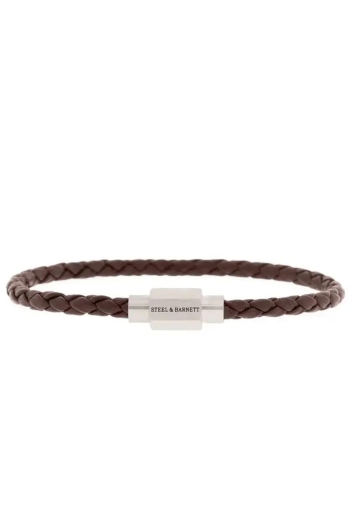 Steel and Barnett Sieraad